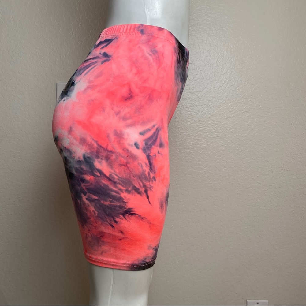 Super fun TIE DYE Biker shorts - Picture 8 of 8
